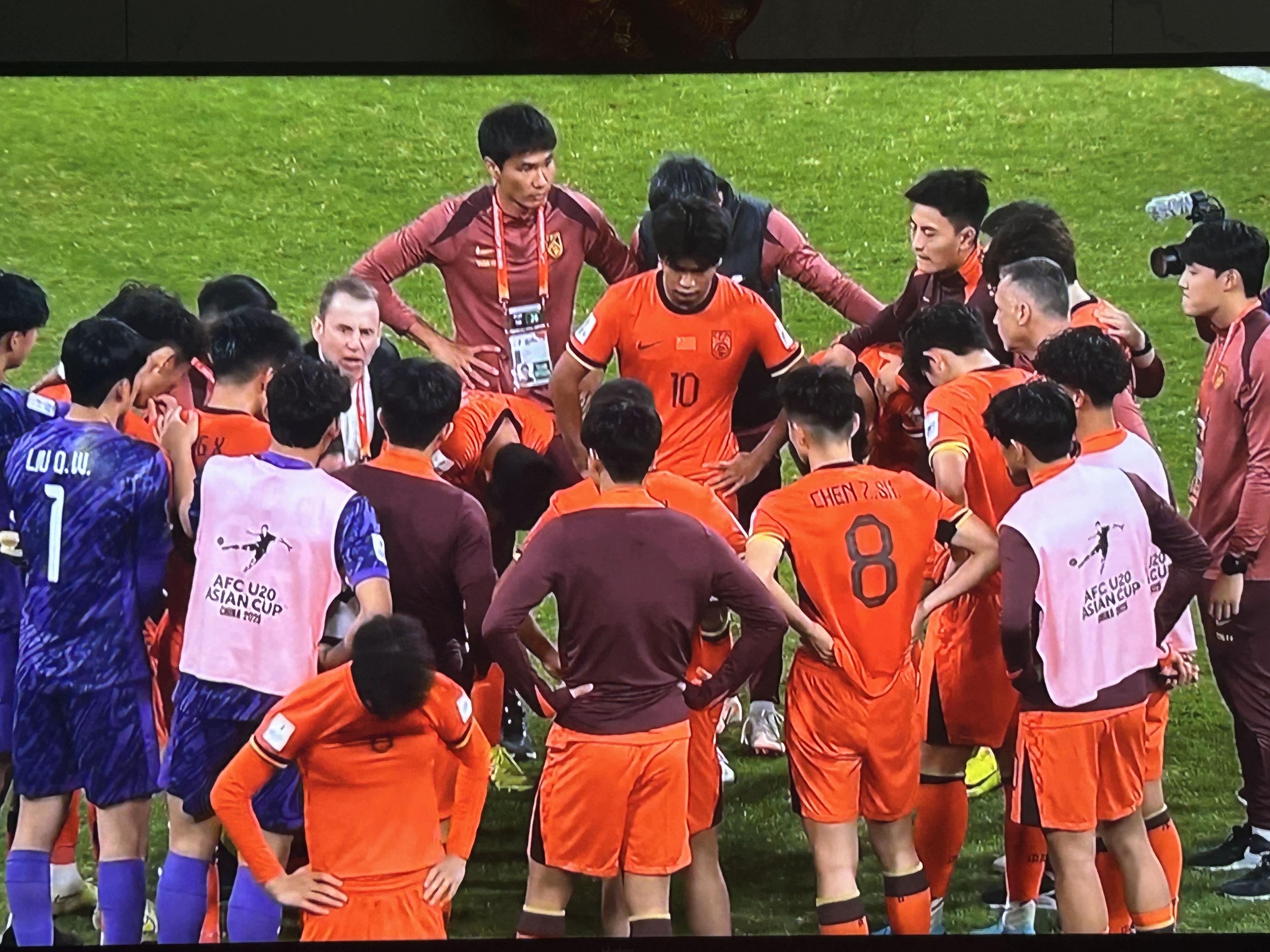 足球小组赛落幕,强队悉数晋级 足球小组赛落幕,强队悉数晋级