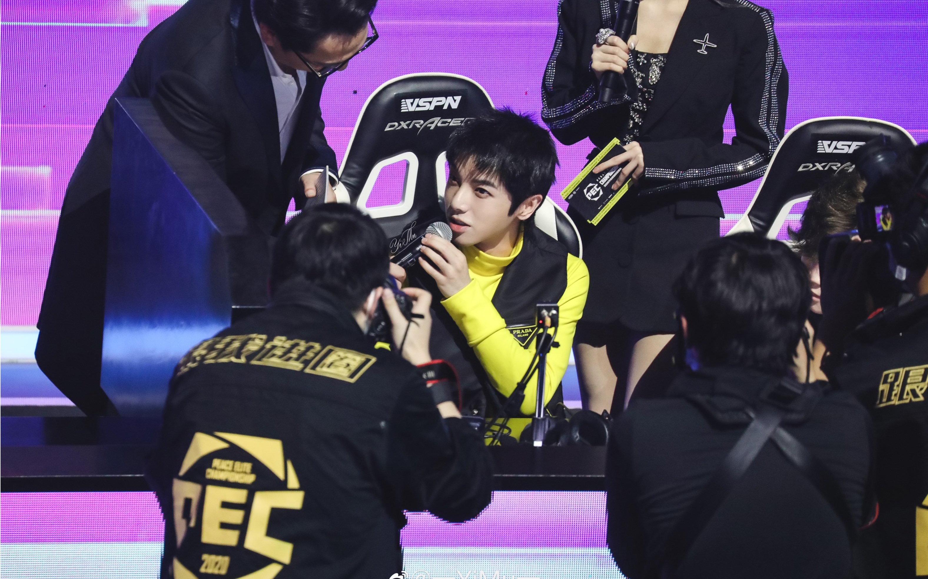 包含和平精英明星选手受伤退赛,引发热议的词条 包含和平精英明星选手受伤退赛,引发热议的词条