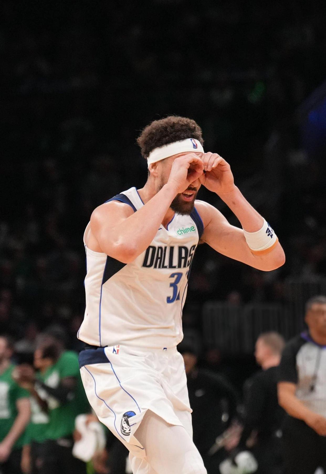 包含独行侠轻取火箭，克莱惊艳四座的词条