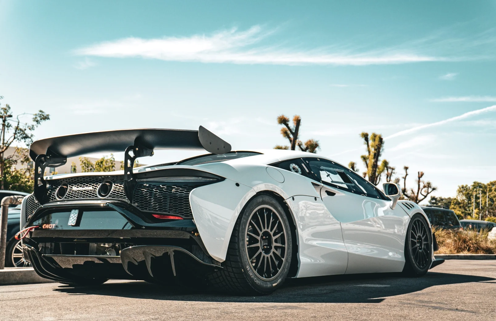 法拉利完胜迈凯伦，皮亚斯特里高光表现的简单介绍