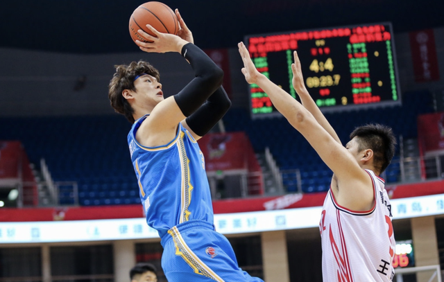 福建队完胜火箭,王哲林状态火热 福建队完胜火箭,王哲林状态火热