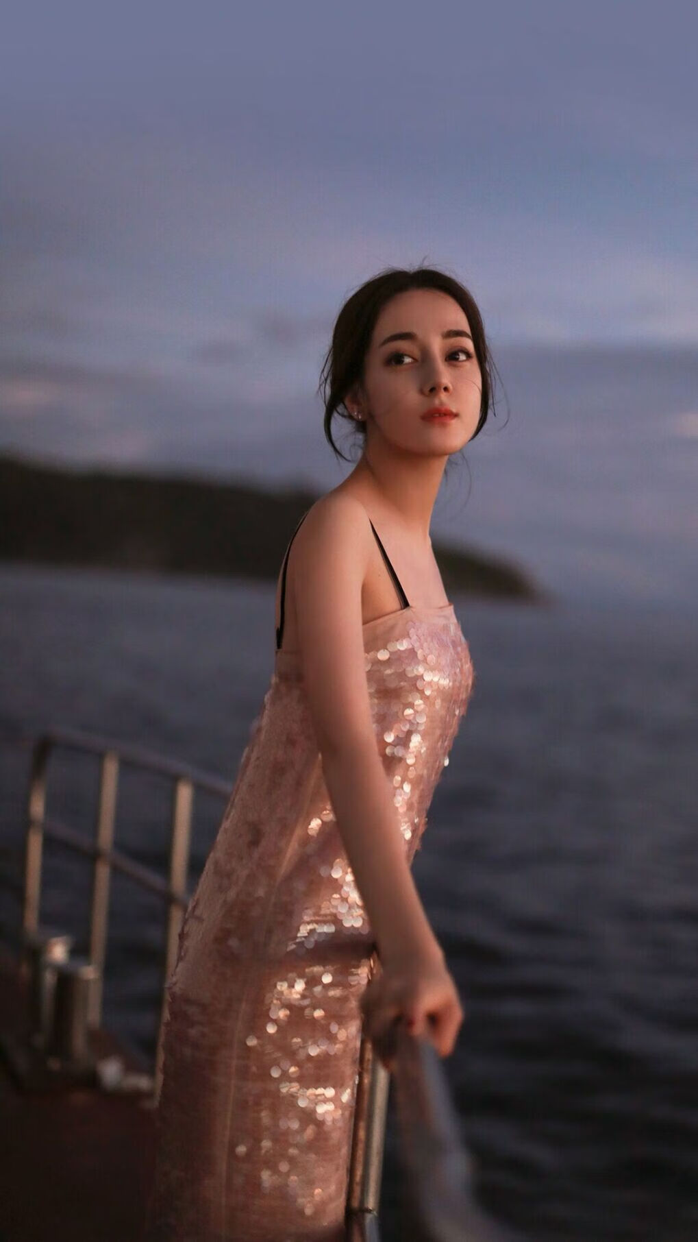 罚下心魔与绞杀浪漫，足球之夜的双面寓言